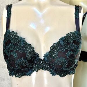 Elegant Lise Charmel Black and Green Underwire Lace Bra. Size 36D.